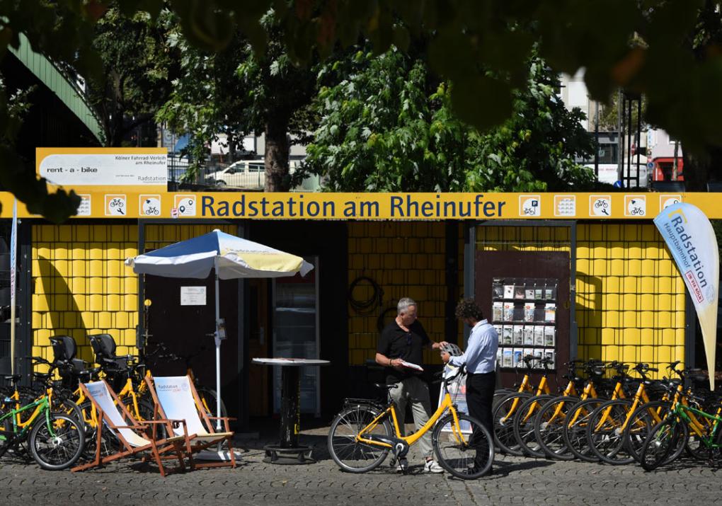 Radstation am Rheinufer