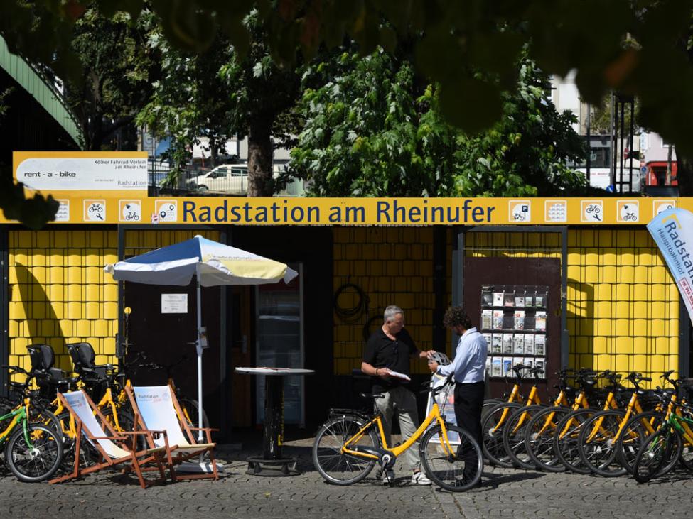 Radstation am Rheinufer