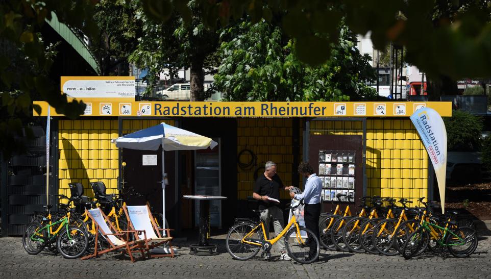 Radstation am Rheinufer